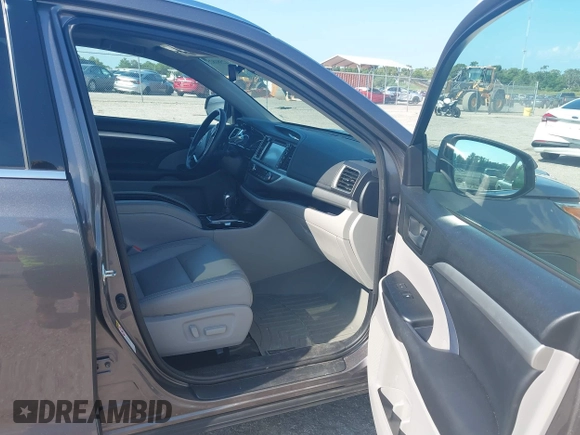2017 Toyota Highlander XLE with VIN 5TDKZRFH6HS205427, listed as a IAAI auction lot 42581825 with Not provided miles and . Bid and sale history available at DreamBid. Image 5.