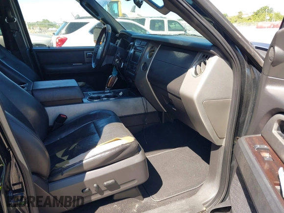 2007 Ford Expedition Limited with VIN 1FMFU19567LA52692, listed as a IAAI auction lot 41823596 with 195,673 mi miles. Bid and sale history available at carsss.com. Image 5.