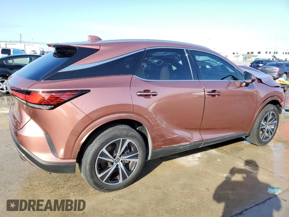 2024 Lexus RX 350 z VIN JTJCHMAA0R2013642, wystawiony jako Copart lot #85013634 z przebiegiem 5 604 mil mil oraz Szkoda całkowita • Salvage title. Historia ofert i sprzedaży dostępna na DreamBid. Obrazek 3.
