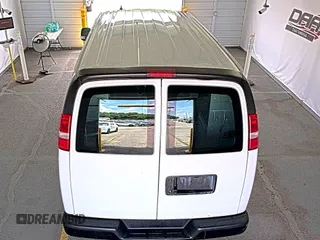 2021 Chevrolet Express Cargo z VIN 1GCWGAFP5M1201537, wystawiony jako IAAI lot #42642579 z przebiegiem 96 732 mil mil oraz . Historia ofert i sprzedaży dostępna na DreamBid. Obrazek 8.