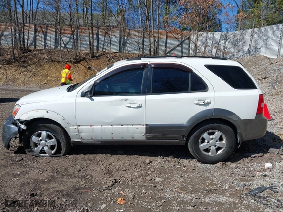 2008 Kia Sorento EX with VIN KNDJC736685800952, listed as a IAAI auction lot 41940679 with 134,403 mi miles. Bid and sale history available at carsss.com. Image 13.