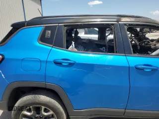 2018 Jeep Compass Trailhawk z VIN 3C4NJDDB2JT198882, wystawiony jako Copart lot #63334315 z przebiegiem Nie podano mil oraz Nie do naprawy • Non repairable. Historia ofert i sprzedaży dostępna na DreamBid. Obrazek 11.