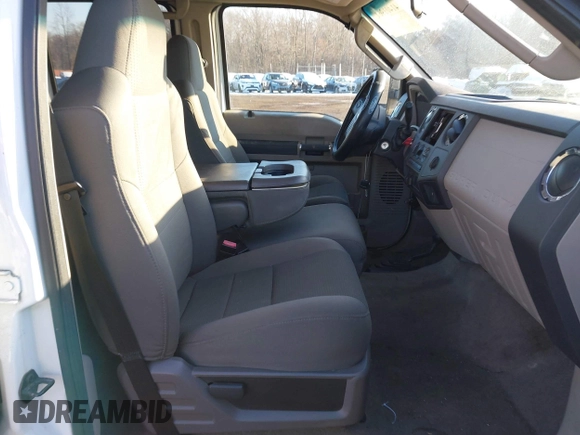 2010 Ford Super Duty F-250 SRW XL with VIN 1FTSW2B51AEA18636, listed as a IAAI auction lot 41401961 with 212,781 mi miles. Bid and sale history available at carsss.com. Image 5.