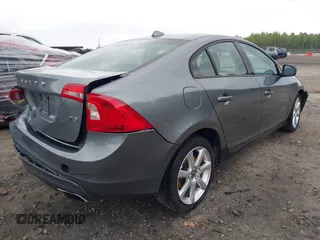 2016 Volvo S60 T5 Drive-E z VIN YV126MFJ2G2406126, wystawiony jako IAAI lot #41967696 z przebiegiem 122 884 mil mil oraz . Historia ofert i sprzedaży dostępna na DreamBid. Obrazek 4.