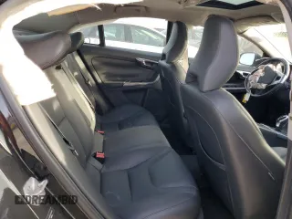 2015 Volvo S60 T5 Drive-E Platinum z VIN YV140MFDXF1302217, wystawiony jako Copart lot #50373865 z przebiegiem Nie podano mil oraz Szkoda całkowita • Salvage title. Historia ofert i sprzedaży dostępna na DreamBid. Obrazek 11.