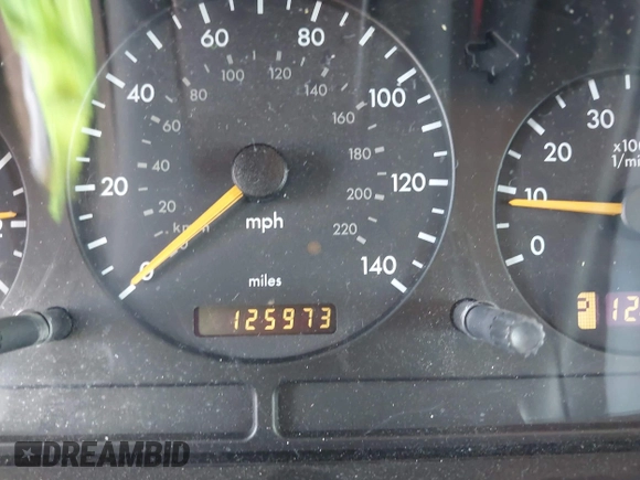 2000 Mercedes-Benz M 320/430/500 z VIN 4JGAB54E5YA157431, wystawiony jako IAAI lot #42472892 z przebiegiem 125 973 mil mil oraz . Historia ofert i sprzedaży dostępna na DreamBid. Obrazek 7.