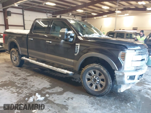 2018 Ford Super Duty F-250 SRW XL with VIN 1FT7W2BT3JEB00064, listed as a IAAI auction lot 41331775 with 171,569 mi miles. Bid and sale history available at carsss.com. Image 1.