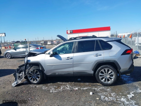 2021 Toyota RAV4 XLE Premium with VIN 2T3C1RFVXMC148497, listed as a IAAI auction lot 41695642 with 36,056 mi miles. Bid and sale history available at carsss.com. Image 14.
