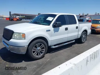 2005 Ford F-150 XLT z VIN 1FTRW12W55KC15429, wystawiony jako IAAI lot #42485246 z przebiegiem 251 954 mil mil oraz . Historia ofert i sprzedaży dostępna na DreamBid. Obrazek 2.