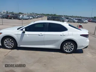 2023 Toyota Camry LE z VIN 4T1C11AKXPU804367, wystawiony jako IAAI lot #42019545 z przebiegiem 23 737 mil mil oraz . Historia ofert i sprzedaży dostępna na DreamBid. Obrazek 14.