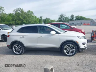 2015 Lincoln MKC z VIN 5LMCJ2A92FUJ06169, wystawiony jako IAAI lot #42326544 z przebiegiem 101 669 mil mil oraz . Historia ofert i sprzedaży dostępna na DreamBid. Obrazek 13.
