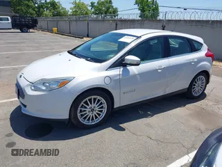 2014 Ford Focus Electric с VIN 1FADP3R45EL306109, выставлен на аукционе IAAI как лот 42382079 с пробегом 80 143 миль миль и . История ставок и продаж доступна на DreamBid. Изображение 2.