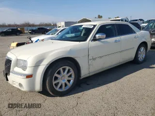 2010 Chrysler 300 with VIN 2C3CA6CT5AH211330, listed as a Copart auction lot 41646345 with 70,800 mi miles and Salvage Title. Bid and sale history available at carsss.com. Image 1.