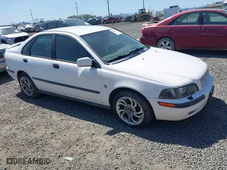 2001 Volvo S40 with VIN YV1VS29581F651573, listed as a IAAI auction lot 42067318 with 1 mi miles. Bid and sale history available at carsss.com. Image 1.
