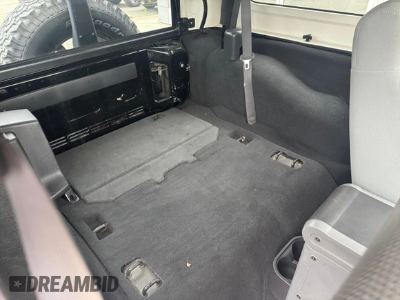 2007 Jeep Wrangler Rubicon с VIN 1J4GA64127L170574, выставлен на аукционе Copart как лот 60906965 с пробегом 142 976 миль миль и Чистый • Clean title. История ставок и продаж доступна на DreamBid. Изображение 6.