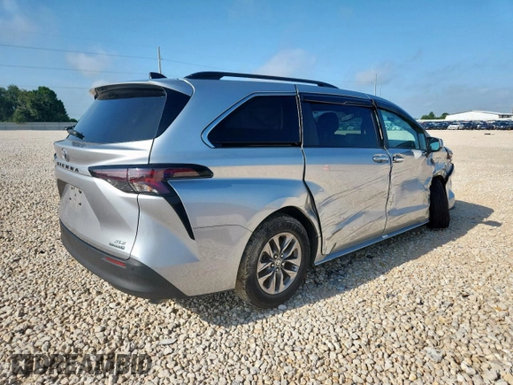 2023 Toyota Sienna XLE with VIN 5TDYRKEC2PS179981, listed as a Copart auction lot 60883685 with 33,099 mi miles and Salvage title. Bid and sale history available at DreamBid. Image 3.