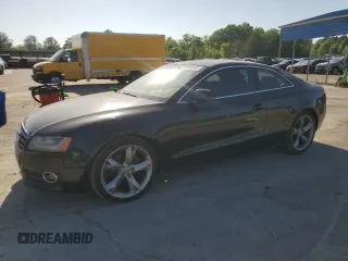 2011 Audi A5 Premium Plus z VIN WAULFAFRXBA012707, wystawiony jako Copart lot #53368165 z przebiegiem 149 462 mil mil oraz Czysty tytuł • Clean title. Historia ofert i sprzedaży dostępna na DreamBid. Obrazek 1.