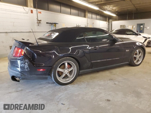 2012 Ford Mustang GT z VIN 1ZVBP8FF8C5229724, wystawiony jako Copart lot #44511305 z przebiegiem 100 214 mil mil oraz Szkoda całkowita • Salvage title. Historia ofert i sprzedaży dostępna na DreamBid. Obrazek 3.
