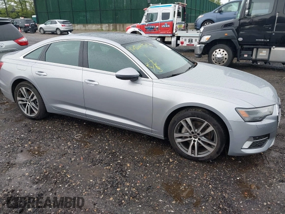 2023 Audi A6 Premium z VIN WAUD3BF27PN068058, wystawiony jako IAAI lot #42179522 z przebiegiem 7 869 mil mil oraz . Historia ofert i sprzedaży dostępna na DreamBid. Obrazek 1.