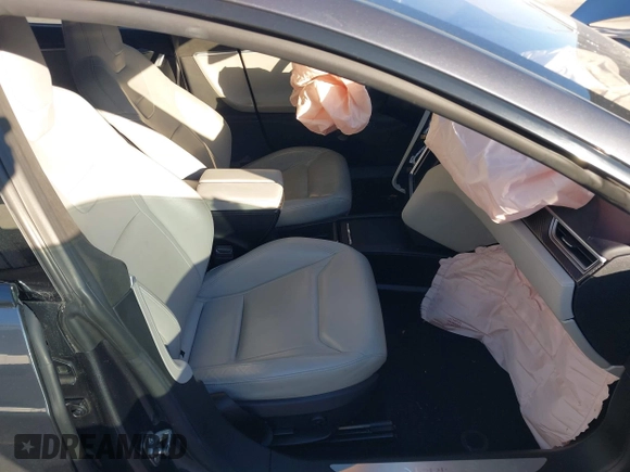 2016 Tesla Model S 90D с VIN 5YJSA1E4XGF139295, выставлен на аукционе IAAI как лот 41292861 с пробегом 72 235 миль миль и . История ставок и продаж доступна на DreamBid. Изображение 5.
