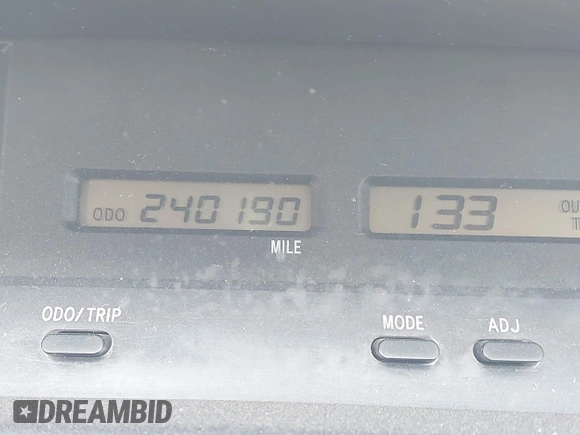 2000 Toyota Avalon XL with VIN 4T1BF28B9YU084201, listed as a IAAI auction lot 42042761 with 240,190 mi miles and . Bid and sale history available at DreamBid. Image 7.