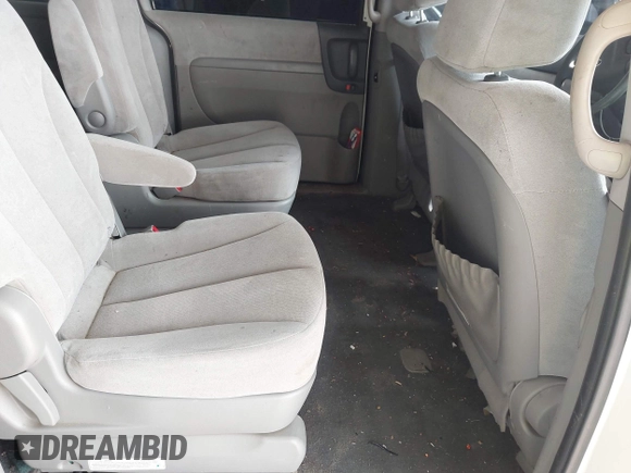 2008 Kia Sedona LX with VIN KNDMB233986267918, listed as a IAAI auction lot 41999497 with 146,774 mi miles. Bid and sale history available at carsss.com. Image 8.