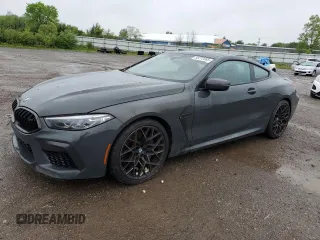 2020 BMW M8 z VIN WBSAE0C07LCD25423, wystawiony jako Copart lot #58272065 z przebiegiem 102 346 mil mil oraz Czysty tytuł • Clean title. Historia ofert i sprzedaży dostępna na DreamBid. Obrazek 1.