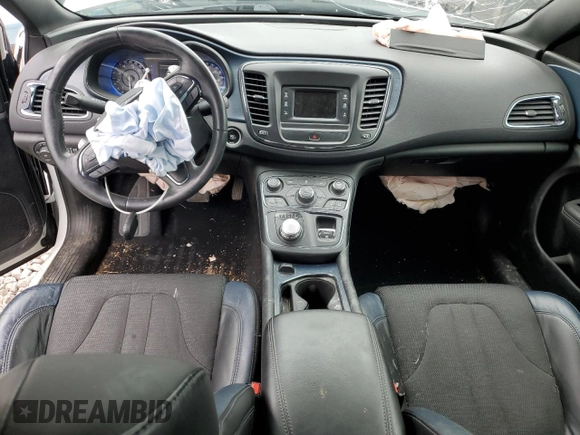 2015 Chrysler 200 S z VIN 1C3CCCBG1FN557242, wystawiony jako Copart lot #54767335 z przebiegiem 62 946 mil mil oraz Szkoda całkowita • Salvage title. Historia ofert i sprzedaży dostępna na DreamBid. Obrazek 8.