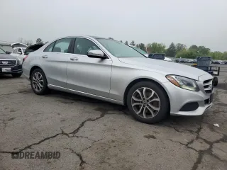 2018 Mercedes-Benz C 300 z VIN 55SWF4KB6JU262668, wystawiony jako Copart lot #55731875 z przebiegiem 115 651 mil mil oraz Szkoda całkowita • Salvage title. Historia ofert i sprzedaży dostępna na DreamBid. Obrazek 4.