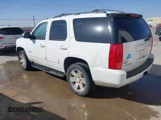 2011 GMC Yukon SLT with VIN 1GKS2CE03BR397395, listed as a IAAI auction lot 41813501 with 220,443 mi miles. Bid and sale history available at carsss.com. Image 3.