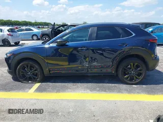 2024 Mazda CX-30 S Select Sport z VIN 3MVDMBBM0RM697731, wystawiony jako IAAI lot #42329490 z przebiegiem 17 675 mil mil oraz . Historia ofert i sprzedaży dostępna na DreamBid. Obrazek 14.