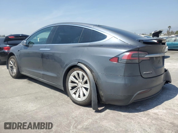 2016 Tesla Model X 70D z VIN 5YJXCBE20GF022698, wystawiony jako Copart lot #55328535 z przebiegiem Nie podano mil oraz Szkody całkowita. Historia ofert i sprzedaży dostępna na DreamBid. Obrazek 2.