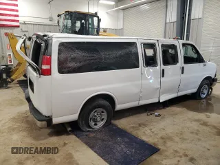 2017 Chevrolet Express Passenger LT z VIN 1GAZGPFG2H1340071, wystawiony jako Copart lot #48771005 z przebiegiem 131 966 mil mil oraz Szkoda całkowita • Salvage title. Historia ofert i sprzedaży dostępna na DreamBid. Obrazek 3.