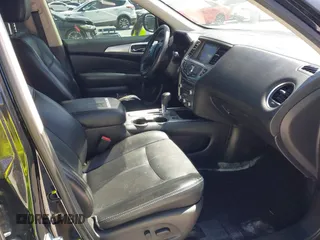 2017 Nissan Pathfinder S z VIN 5N1DR2MN8HC613384, wystawiony jako IAAI lot #41826359 z przebiegiem 138 960 mil mil oraz . Historia ofert i sprzedaży dostępna na DreamBid. Obrazek 5.