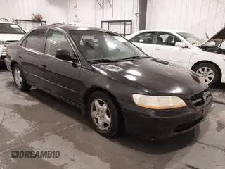 1998 Honda Accord EX z VIN 1HGCG1653WA020121, wystawiony jako IAAI lot #41298777 z przebiegiem 151 373 mil mil oraz . Historia ofert i sprzedaży dostępna na DreamBid. Obrazek 1.