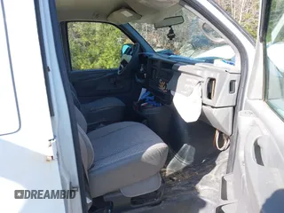 2007 GMC Savana Cargo with VIN 1GTGG25V771121736, listed as a IAAI auction lot 41805051 with 256,805 mi miles. Bid and sale history available at carsss.com. Image 5.
