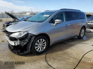 2017 Chrysler Pacifica Touring L z VIN 2C4RC1BG6HR583576, wystawiony jako Copart lot #44602375 z przebiegiem 204 839 mil mil oraz Szkoda całkowita • Salvage title. Historia ofert i sprzedaży dostępna na DreamBid. Obrazek 1.