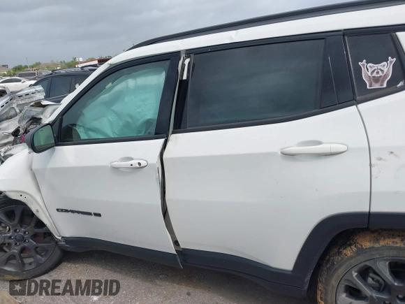 2021 Jeep Compass 80th Anniversary z VIN 3C4NJDEB5MT596218, wystawiony jako IAAI lot #41939039 z przebiegiem Nie podano mil oraz . Historia ofert i sprzedaży dostępna na DreamBid. Obrazek 13.