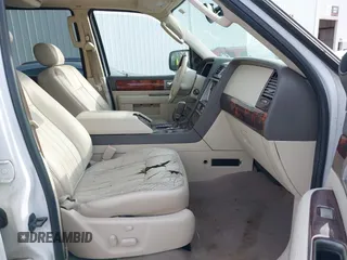 2004 Lincoln Navigator Luxury with VIN 5LMFU27R84LJ33410, listed as a IAAI auction lot 41530053 with 212,483 mi miles. Bid and sale history available at carsss.com. Image 5.