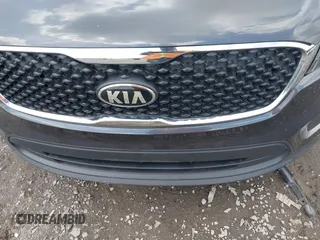 2017 Kia Sorento LX with VIN 5XYPG4A3XHG264438, listed as a IAAI auction lot 42135558 with 112,829 mi miles. Bid and sale history available at carsss.com. Image 6.
