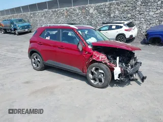 2024 Hyundai Venue SEL z VIN KMHRC8A33RU281461, wystawiony jako IAAI lot #41736471 z przebiegiem 23 280 mil mil oraz . Historia ofert i sprzedaży dostępna na DreamBid. Obrazek 1.