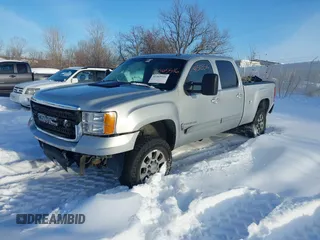 2011 GMC Sierra 2500HD SLT z VIN 1GT121C81BF180823, wystawiony jako IAAI lot #41565516 z przebiegiem 241 220 mil mil oraz . Historia ofert i sprzedaży dostępna na DreamBid. Obrazek 22.