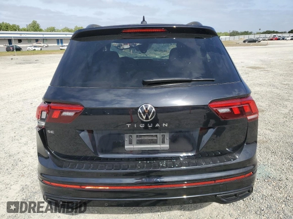 2024 Volkswagen Tiguan SE R-Line Black z VIN 3VVCB7AX8RM072281, wystawiony jako Copart lot #54356745 z przebiegiem 10 562 mil mil oraz Szkoda całkowita • Salvage title. Historia ofert i sprzedaży dostępna na DreamBid. Obrazek 6.