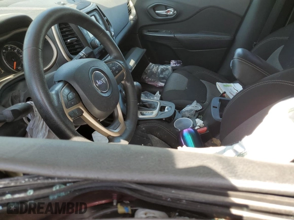 2015 Jeep Cherokee Sport z VIN 1C4PJLABXFW517597, wystawiony jako Copart lot #51459265 z przebiegiem Nie podano mil oraz Szkoda całkowita • Salvage title. Historia ofert i sprzedaży dostępna na DreamBid. Obrazek 7.