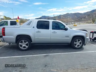 2013 Chevrolet Avalanche LT with VIN 3GNMCFE07DG379110, listed as a IAAI auction lot 41624639 with 142,871 mi miles and . Bid and sale history available at DreamBid. Image 13.