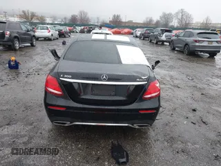 2018 Mercedes-Benz E with VIN WDDZF4KB5JA352116, listed as a IAAI auction lot 41863109 with 71,039 mi miles. Bid and sale history available at carsss.com. Image 17.