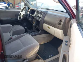 2000 Mitsubishi Montero Sport LS with VIN JA4MT31H5YP808601, listed as a IAAI auction lot 41070635 with 209,172 mi miles. Bid and sale history available at carsss.com. Image 5.