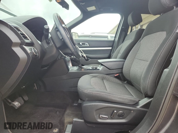 2017 Ford Explorer XLT с VIN 1FM5K7D88HGD82866, выставлен на аукционе Copart как лот 60116375 с пробегом 85 700 миль миль и Списание • Salvage title. История ставок и продаж доступна на DreamBid. Изображение 7.
