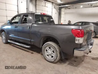 2013 Toyota Tundra z VIN 5TFUM5F11DX045948, wystawiony jako IAAI lot #41687797 z przebiegiem 177 579 mil mil oraz . Historia ofert i sprzedaży dostępna na DreamBid. Obrazek 3.