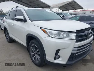 2019 Toyota Highlander SE z VIN 5TDJZRFH5KS570491, wystawiony jako IAAI lot #42357546 z przebiegiem 40 116 mil mil oraz . Historia ofert i sprzedaży dostępna na DreamBid. Obrazek 1.